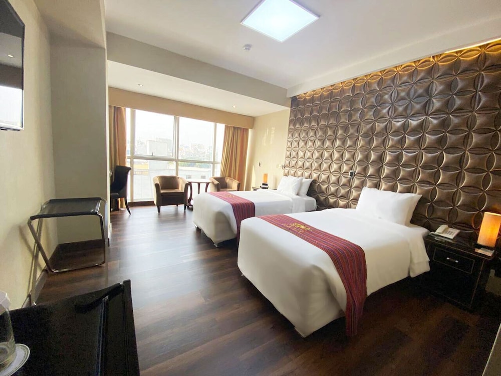 ROOM, TWIN BEDS
