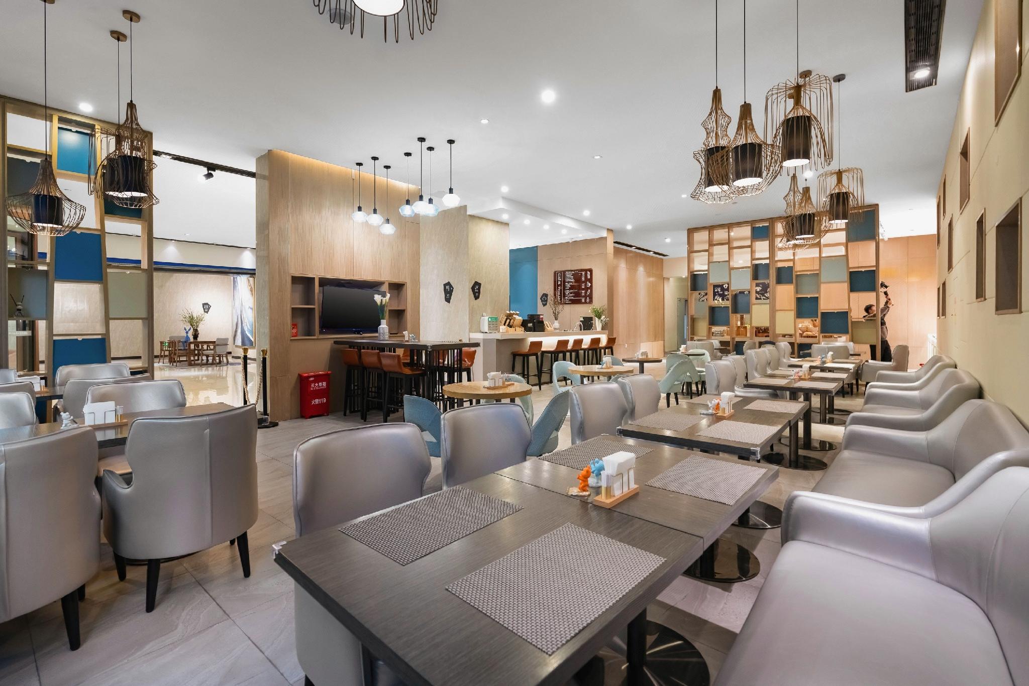Echarm Hotel (Xiamen Airport Huojuyuan Metro Station) 62/76