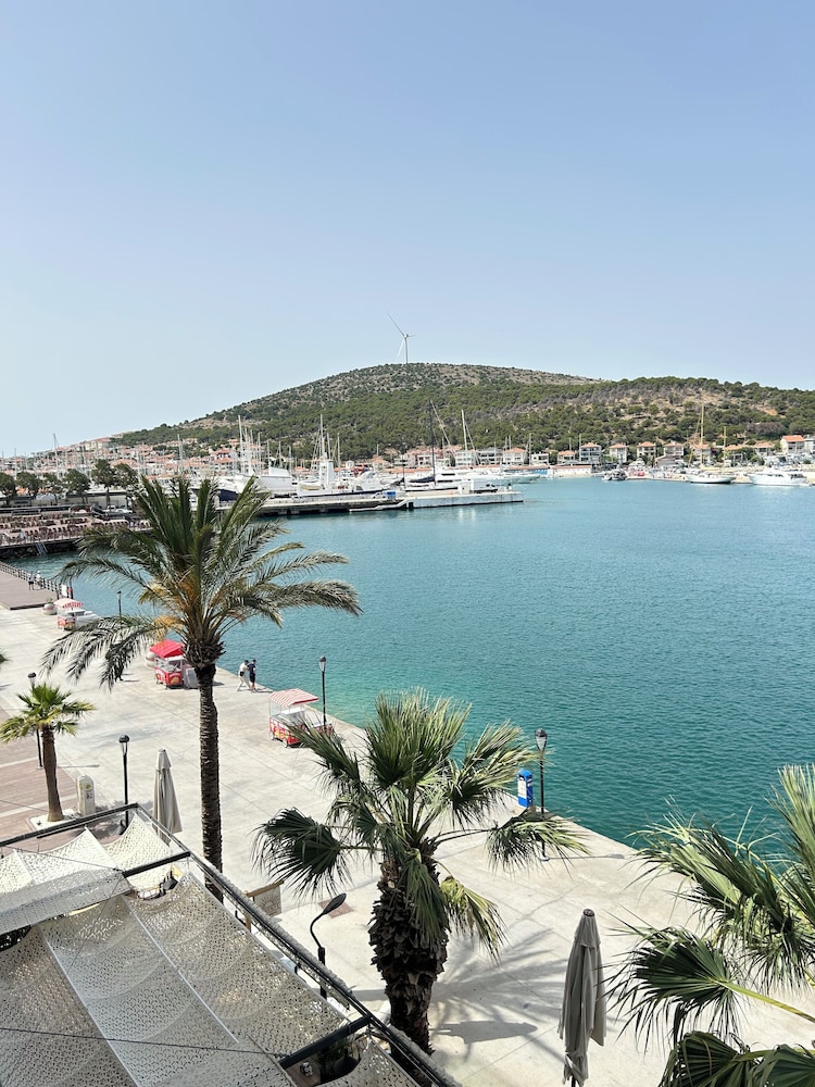 Ertan Hotel Cesme 57/63
