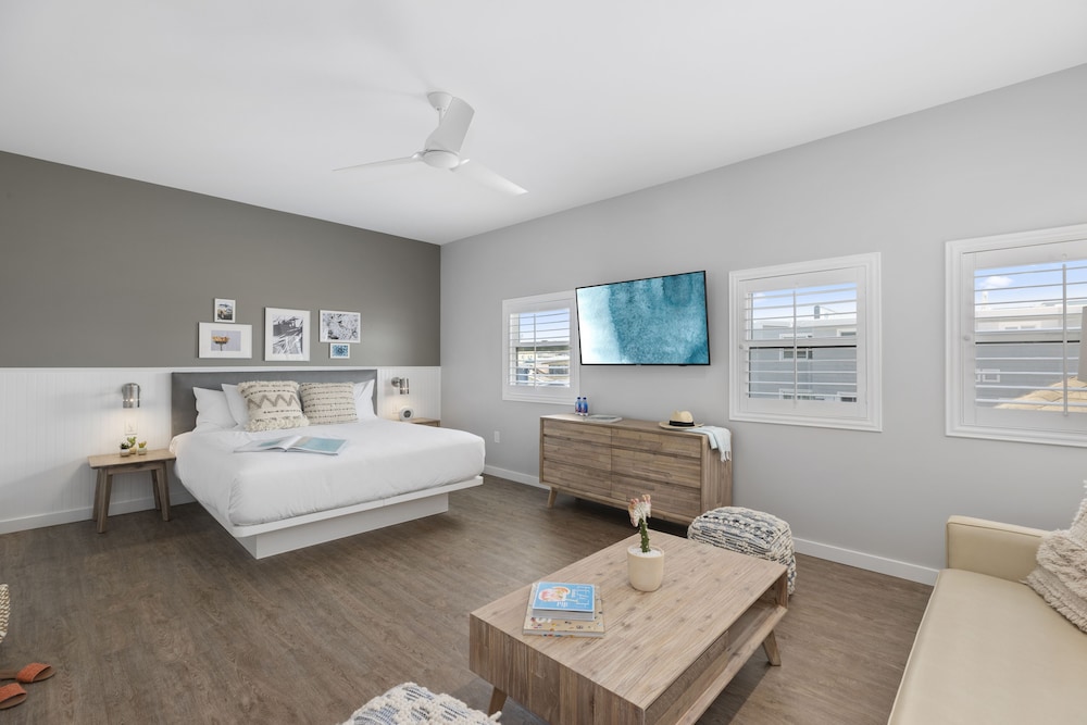 JUNIOR SUITE, KING BED, SOFA