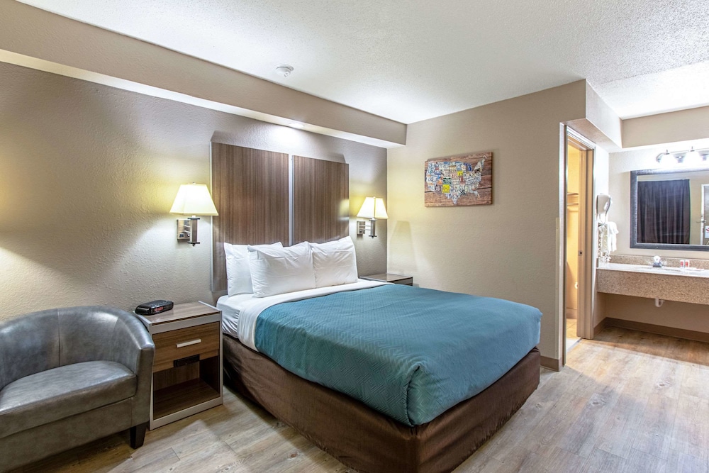 Econo Lodge Kingsville 7/16