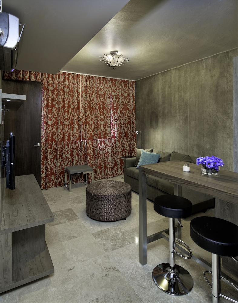 CIQALA Luxury Suites 51/75