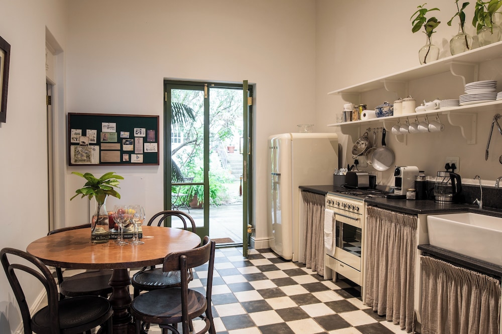 Dorp Hotel 6/50