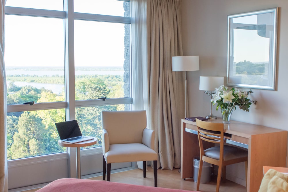 Maran Suites And Towers 40/52