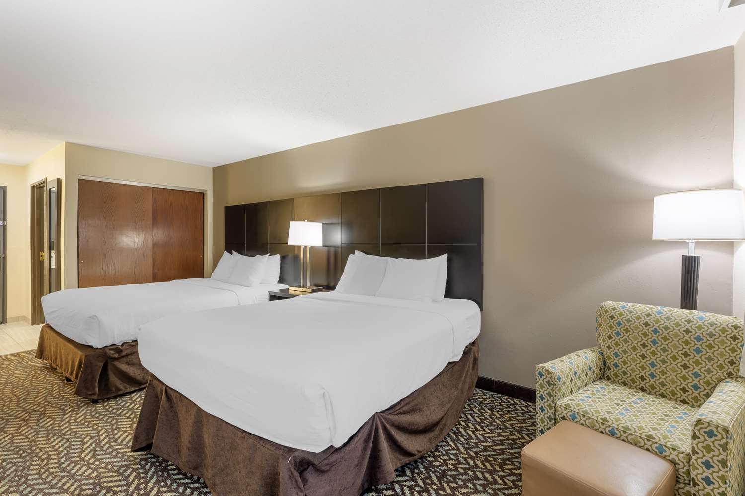 غرفة بسريرين كوين، Best Western St. Louis Inn 3/4