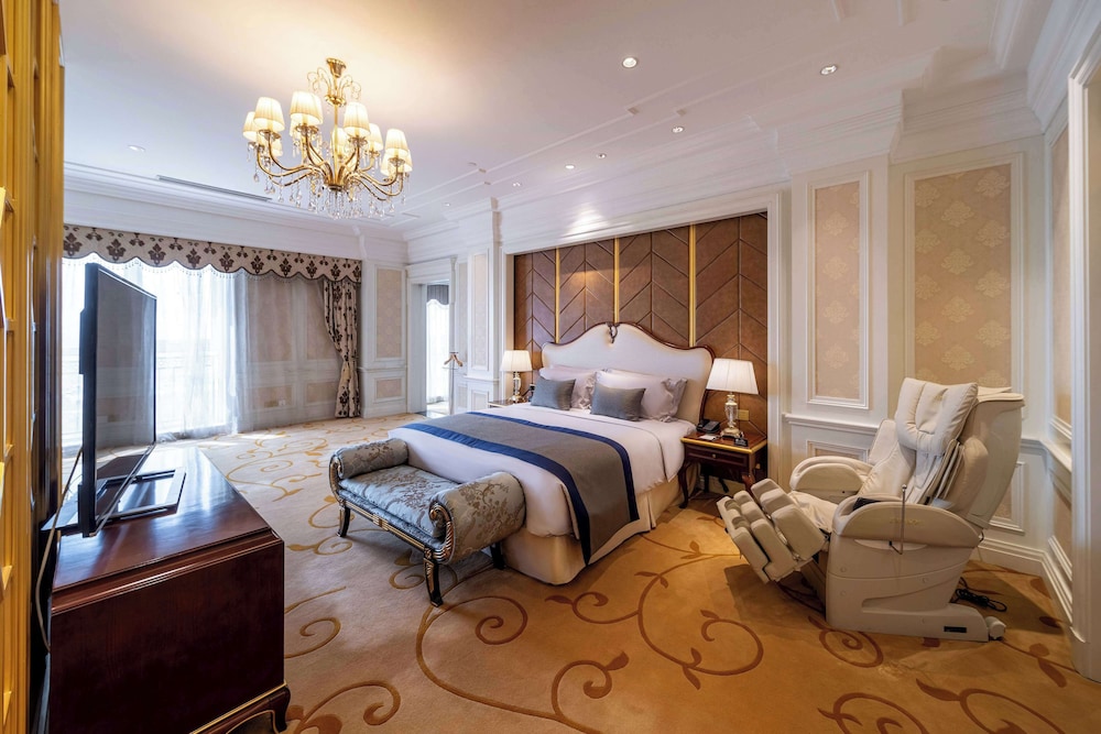 PRESIDENTIAL, SUITE, MULTIPLE BEDS