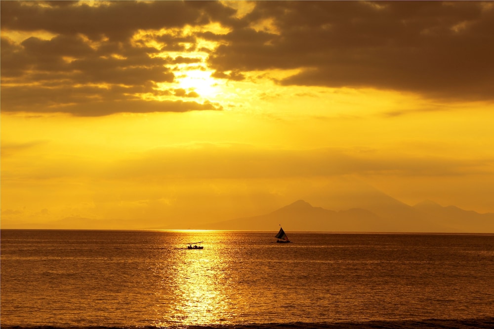 Mangsit Suite By Holiday Resort Lombok 22/39
