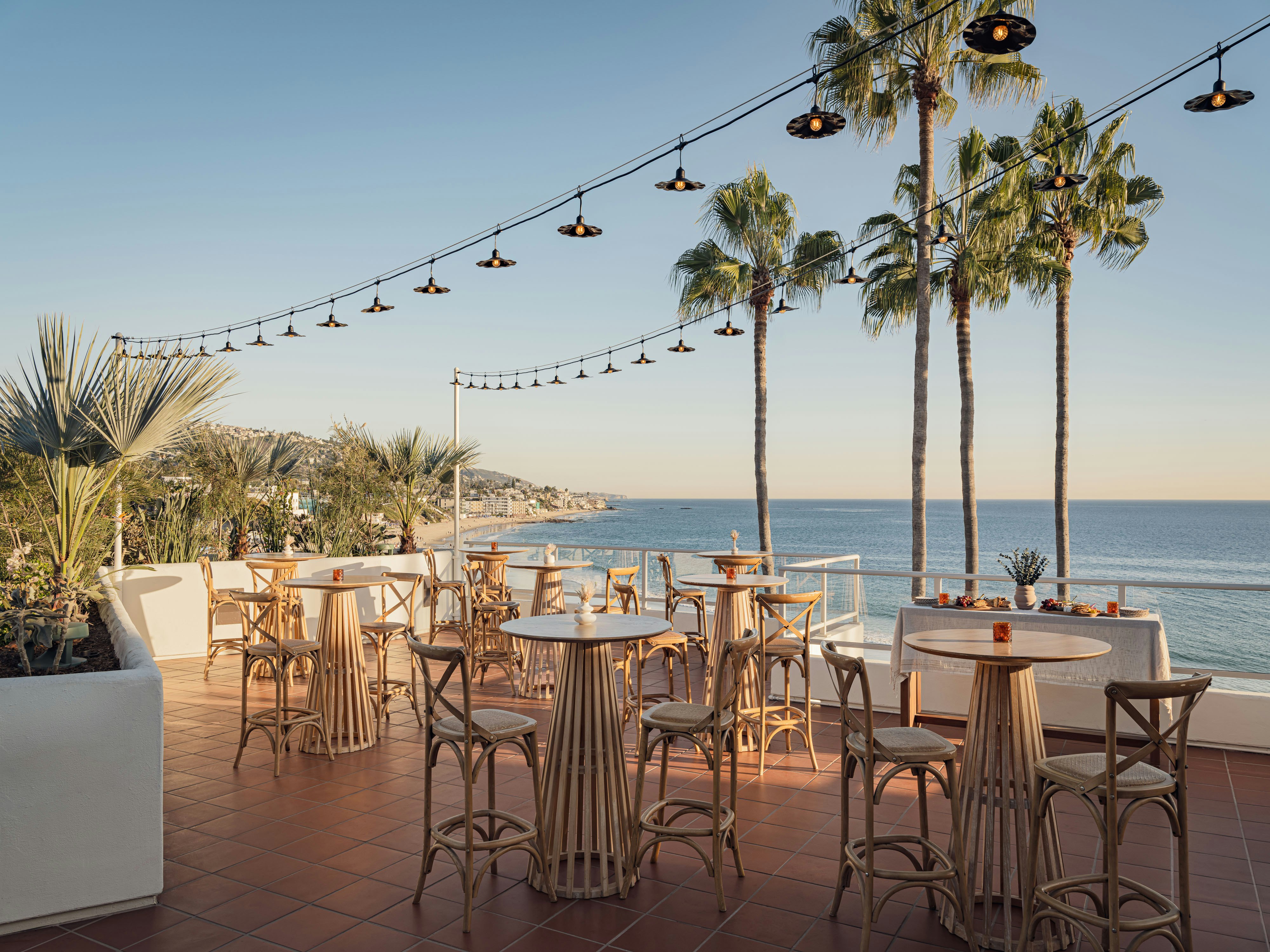 Casa Loma Beach Hotel 49/57