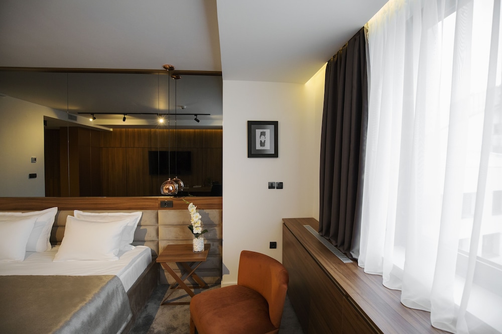 New City Hotel and Restaurant Nis 27/56