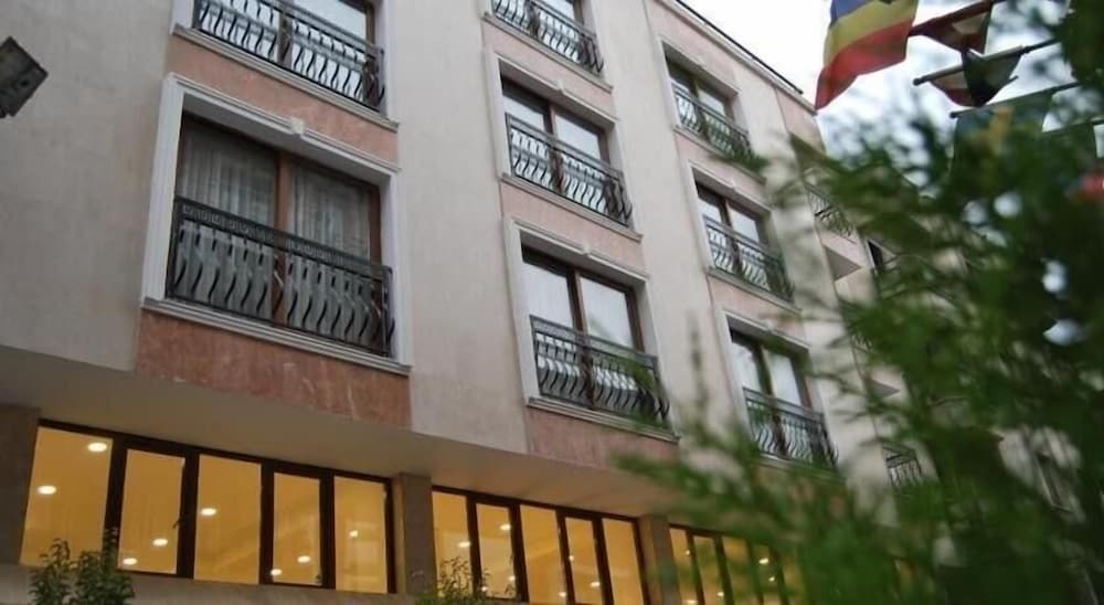 MB CITY HOTEL 37/43