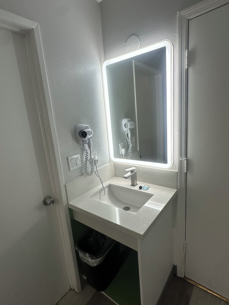 Garden Inn San Gabriel 55/57