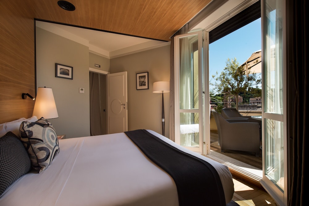 Suite, Balcony