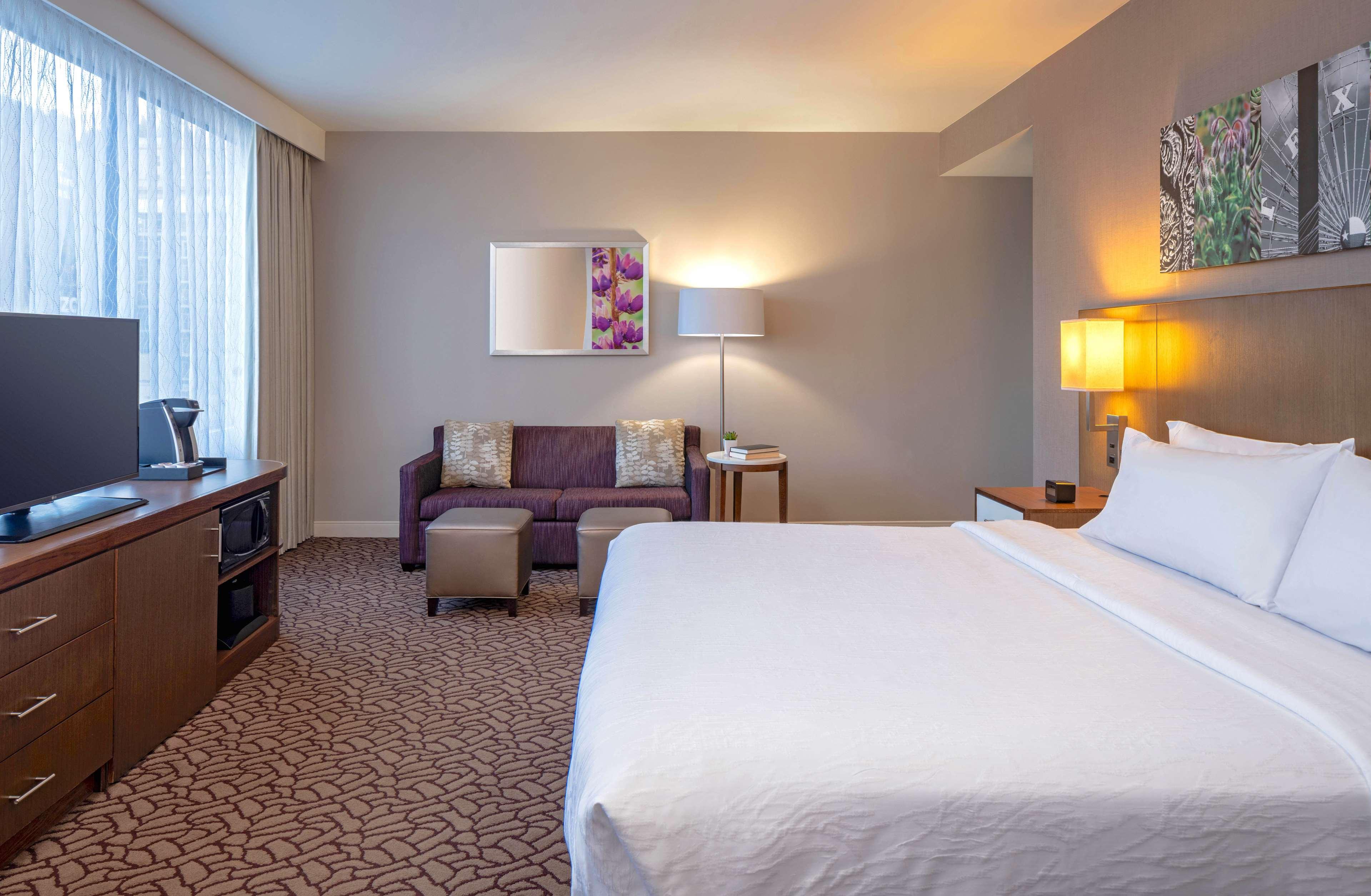 JUNIOR SUITE, KING BED, SOFA