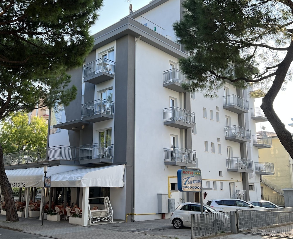 HOTEL TROVATORE 3/48