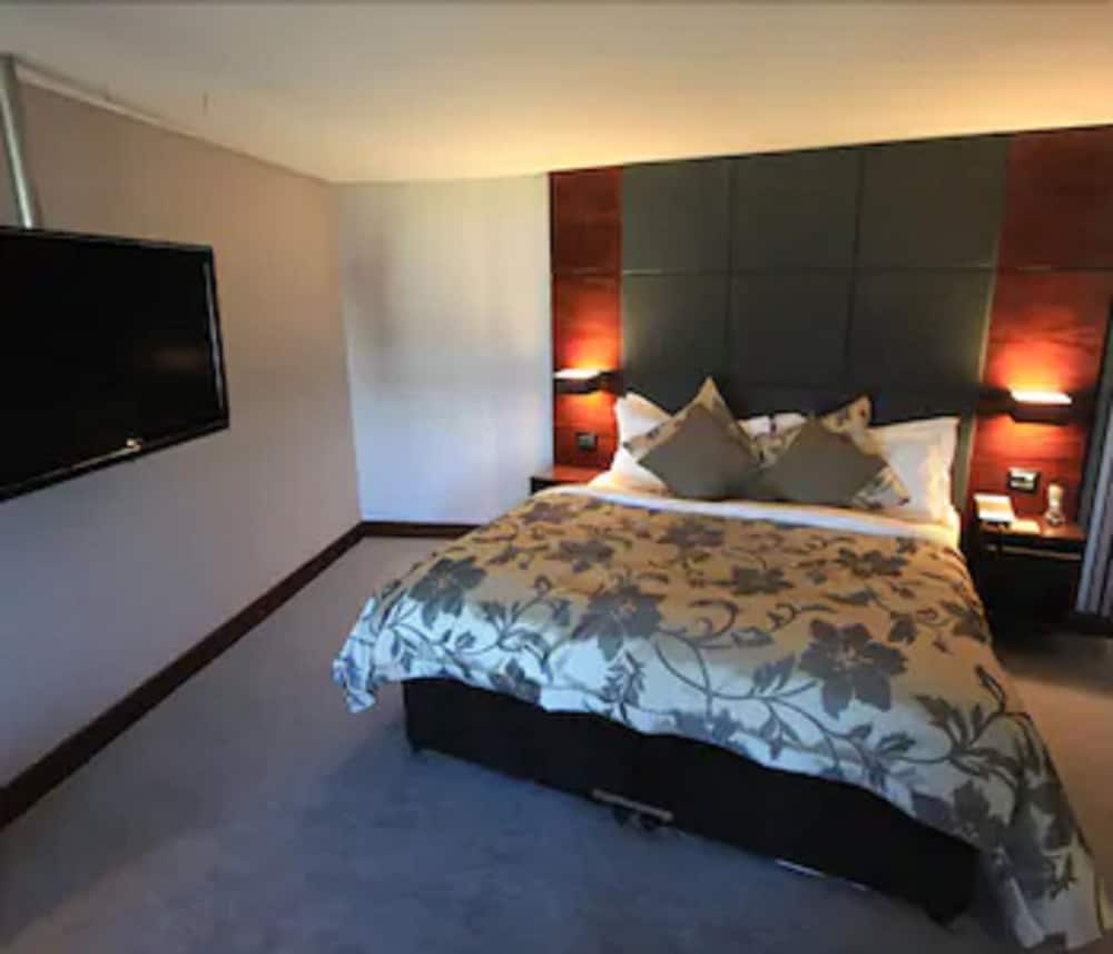 DELUXE, DOUBLE BED