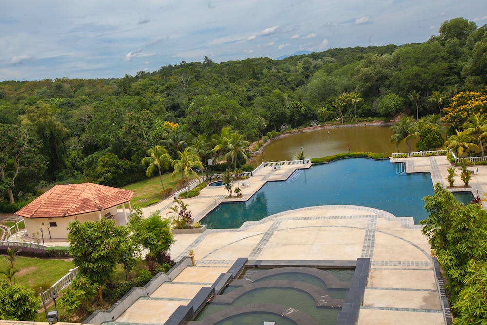 Amverton Heritage Resort 57/59