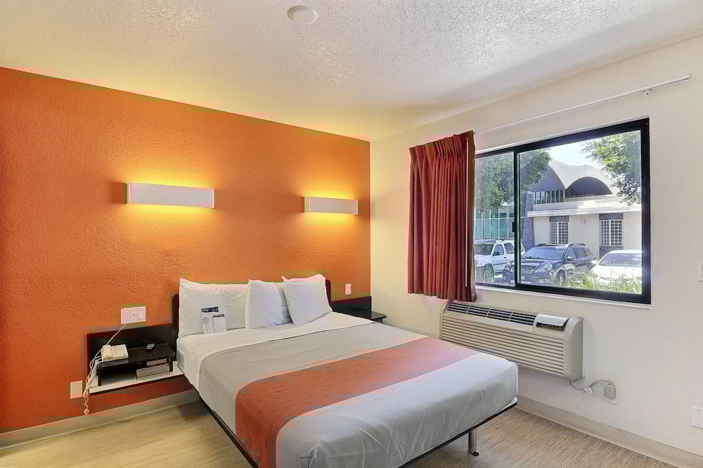 Motel6 Goleta, CA - Santa Barbara 24/57