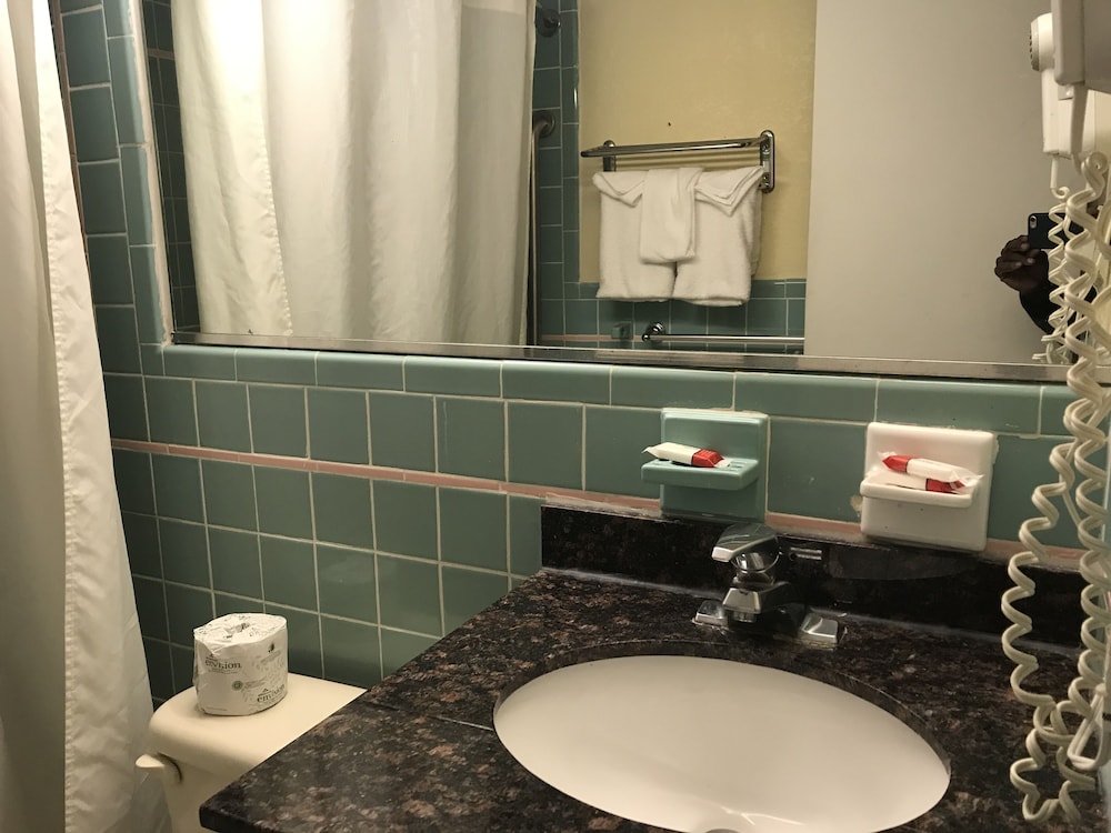Atlantic Motor Inn Near Boardwalk 37/39