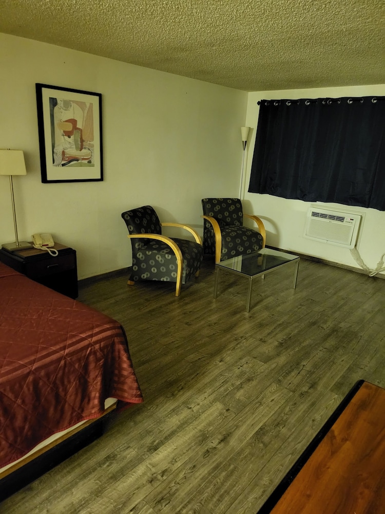 Smokey Point Motor Inn 55/69