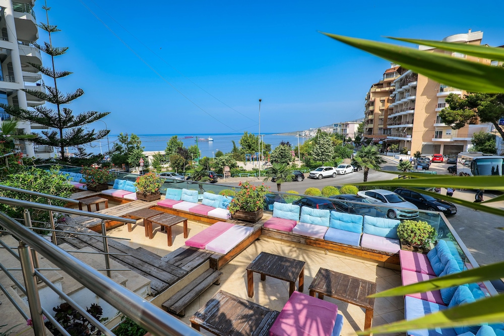 Hotel Oasis 42/50
