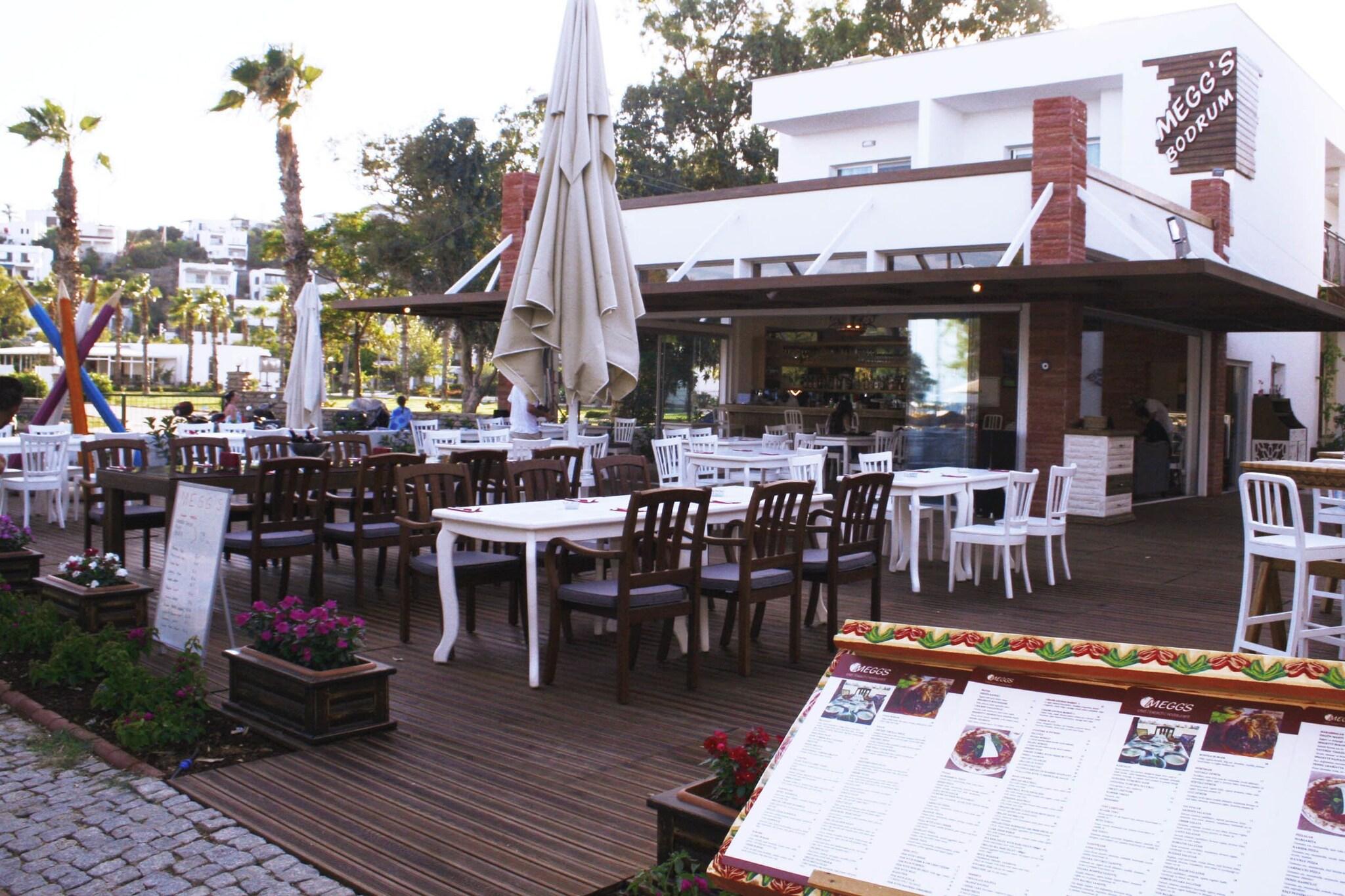 Meggs Hotel And Beach Restaurant 12/19