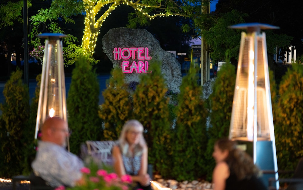 Hotel Earl of Charlevoix 47/50