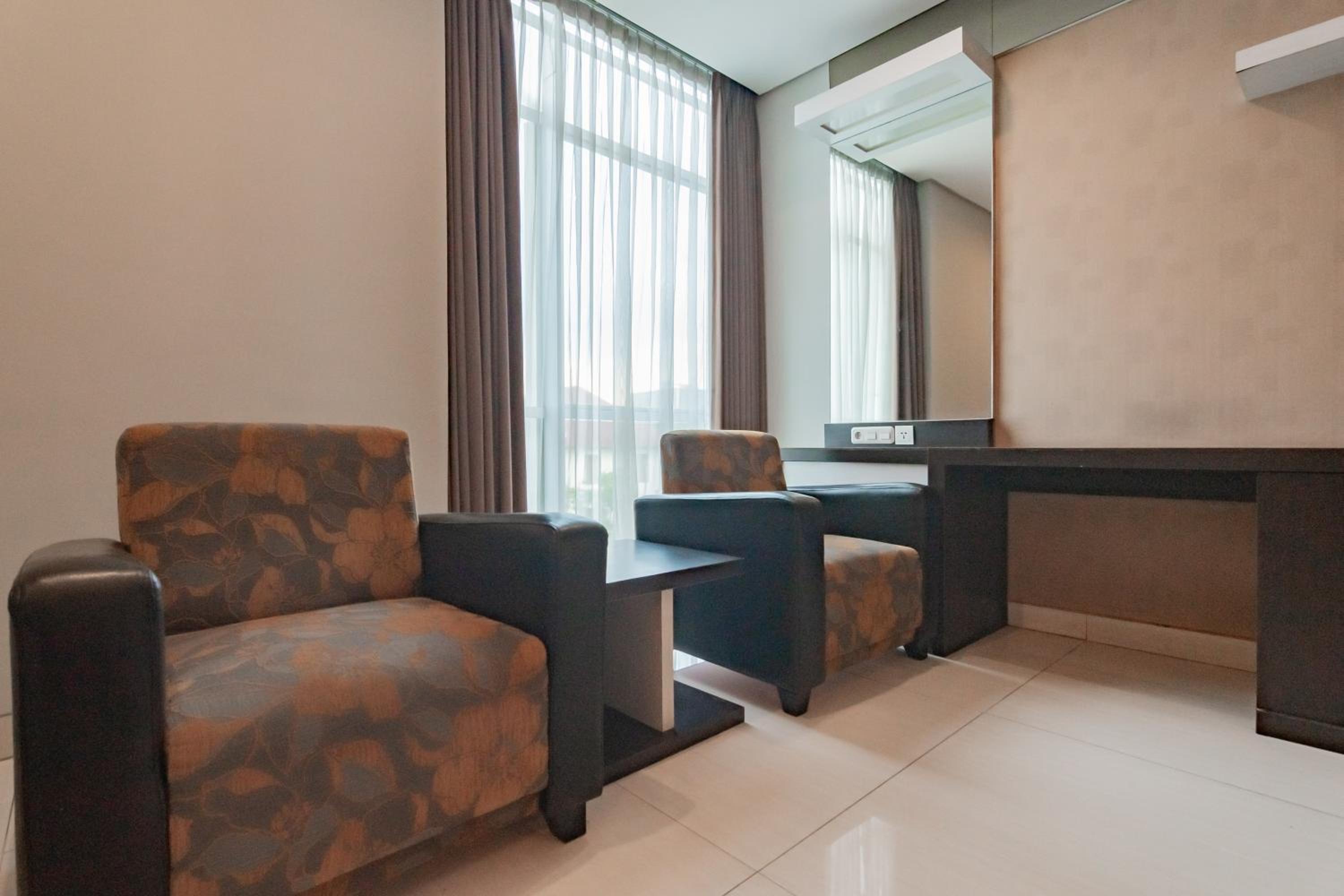 Urbanview Hotel Newton Riau Bandung 36/55
