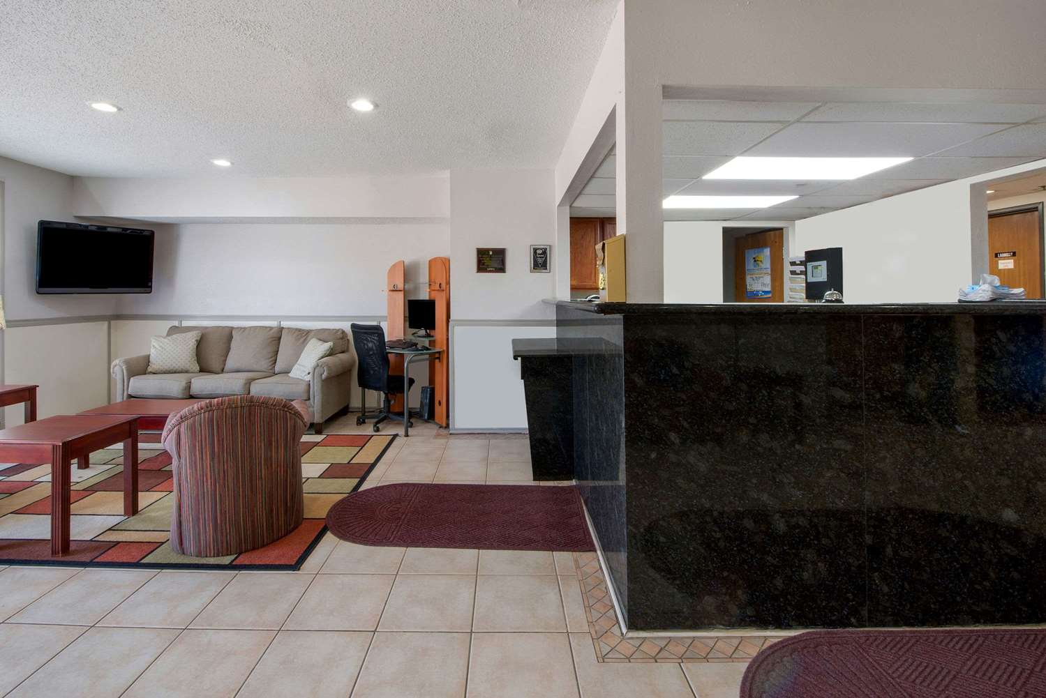 Super 8 by Wyndham College Station 11/12
