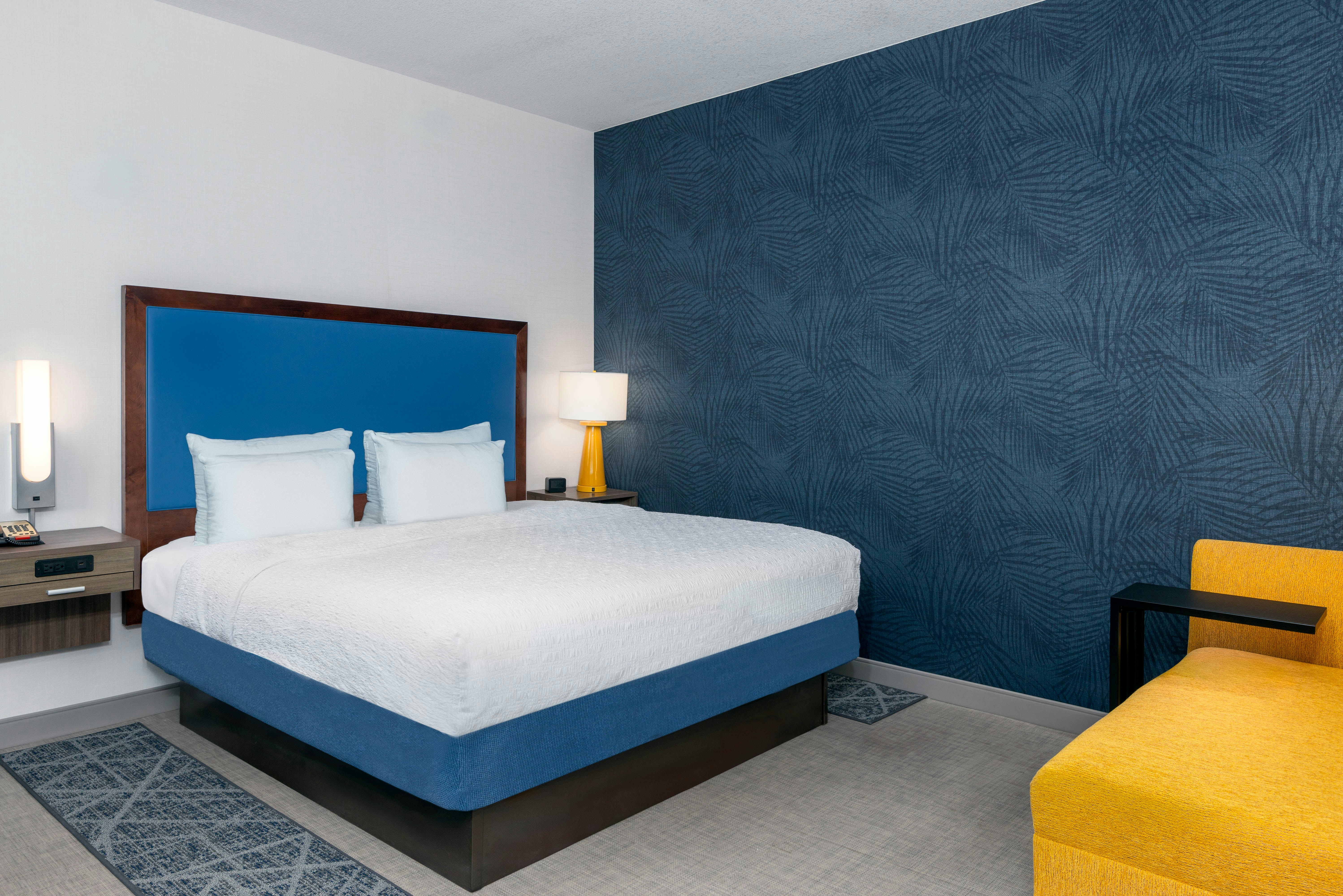 غرفة بسرير كينج بإطلالة على الشاطئ، Hampton Inn and Suites by Hilton Clearwater Beach 2/3
