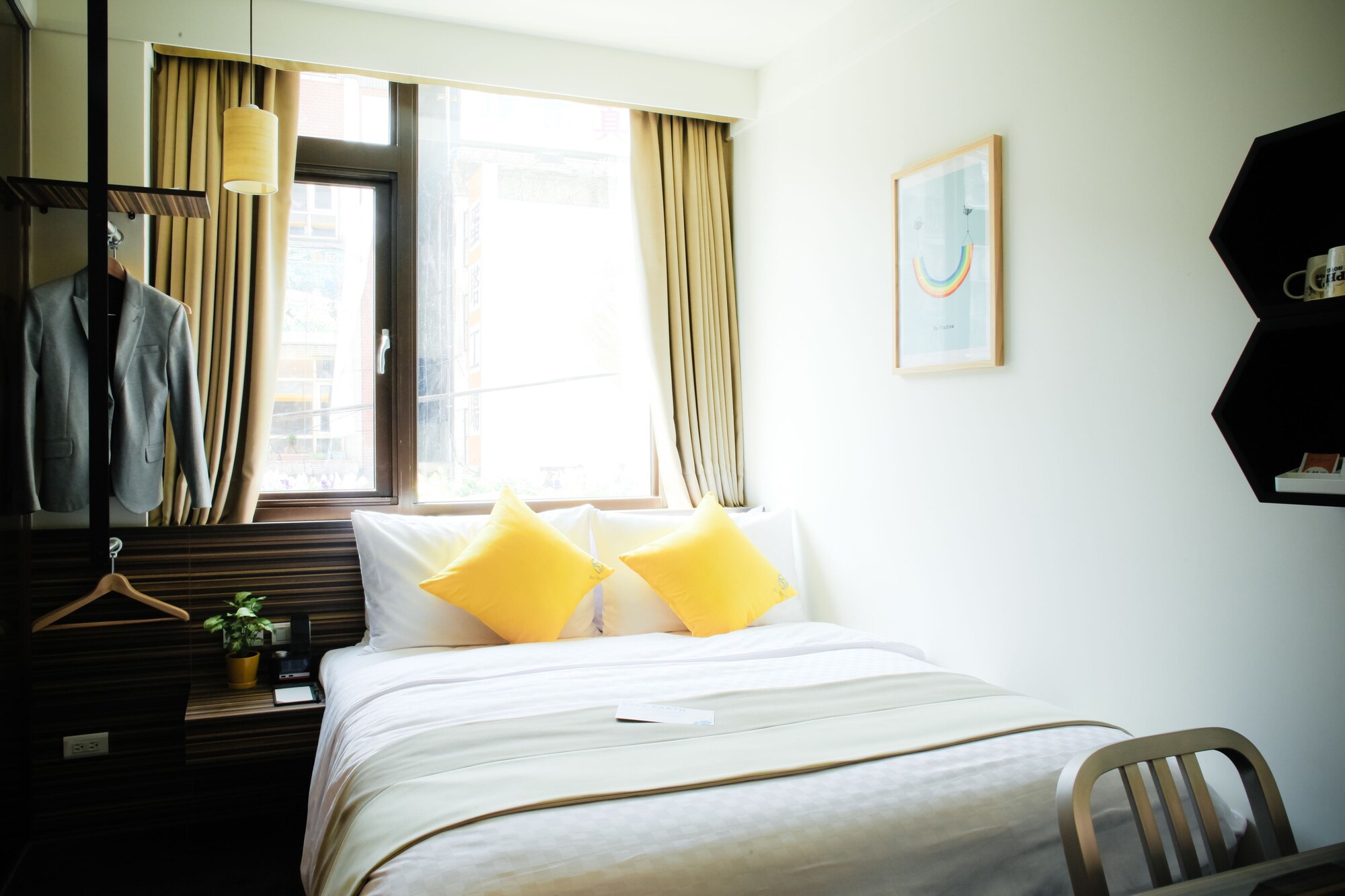 ROOM, DOUBLE BED