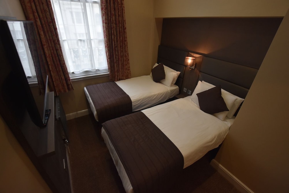 Brunel Hotel 32/67