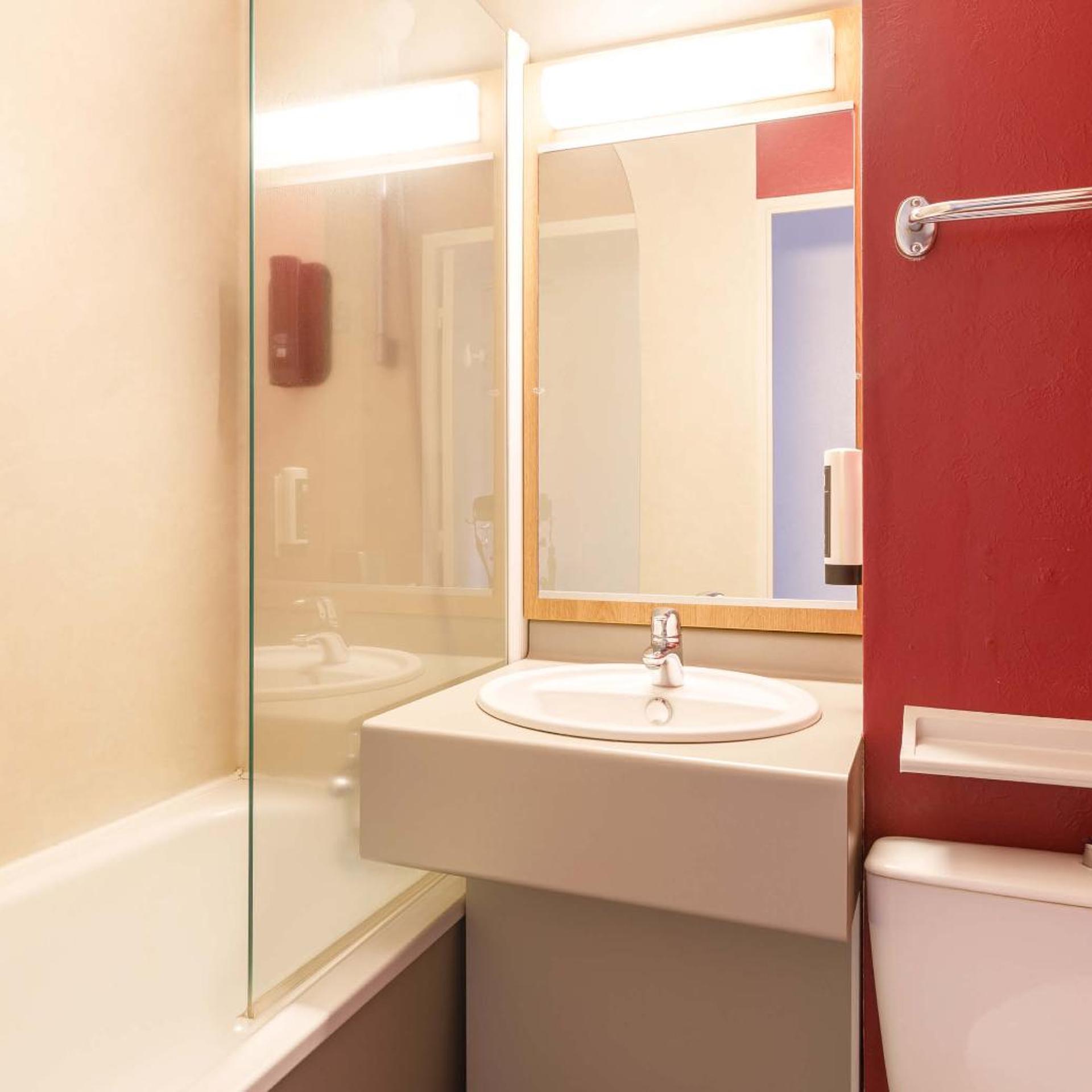 غرفة سوبيريور بسرير مزدوج، B&B Hotel Le Puy-En-Velay 4/5