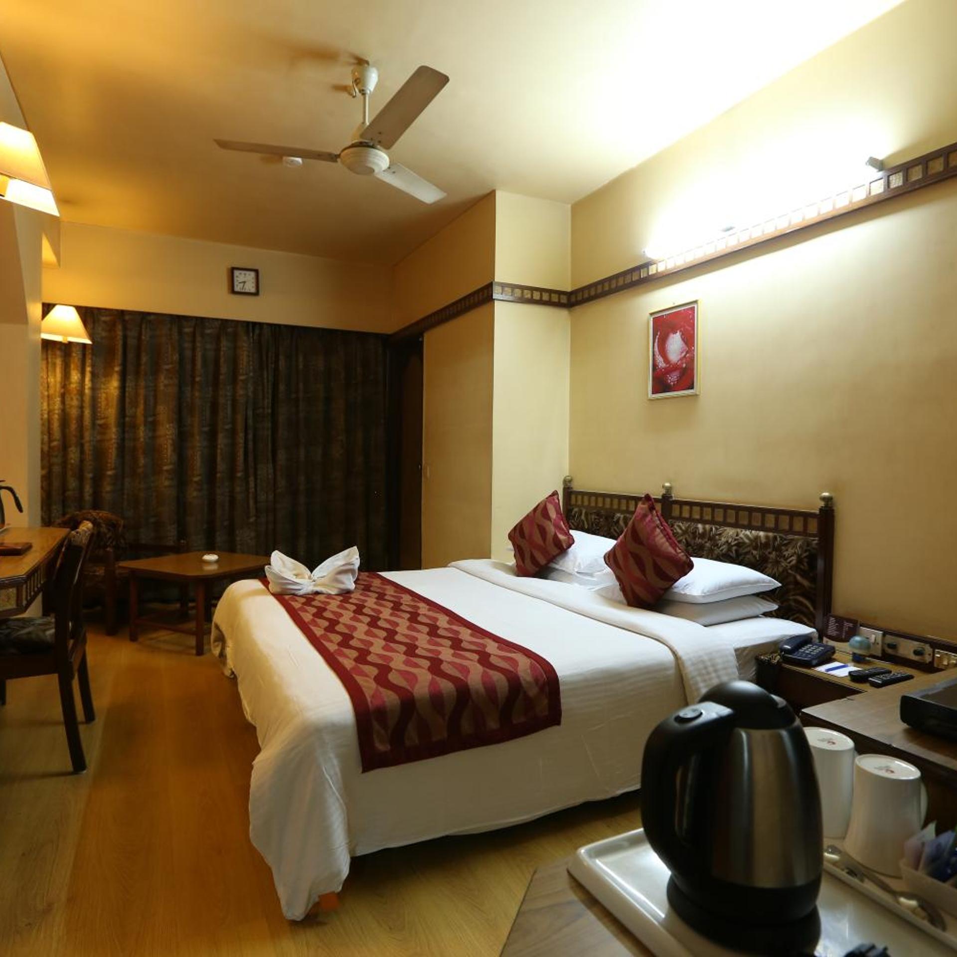 Oyo Premium Paltan Bazar 28/49