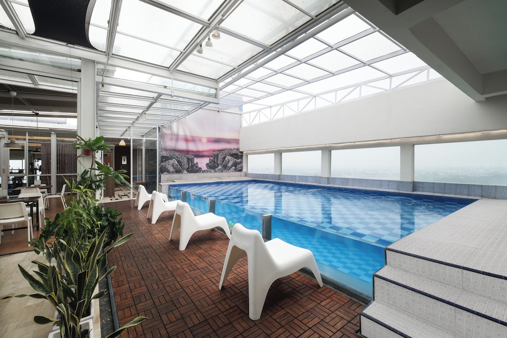 GRAND TEBU HOTEL 35/52