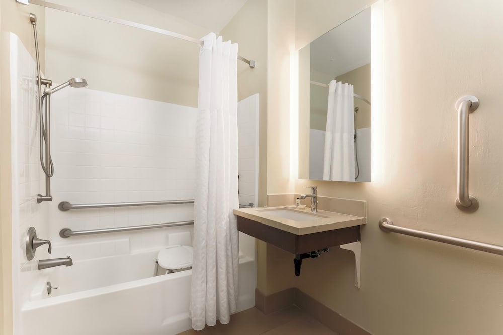 جناح استوديو بسرير كوين بمطبخ لذوي الإعاقة، Staybridge Suites Reno 2/4