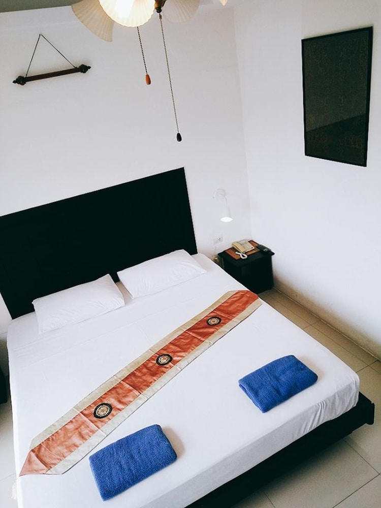 Boomerang Inn 18/50