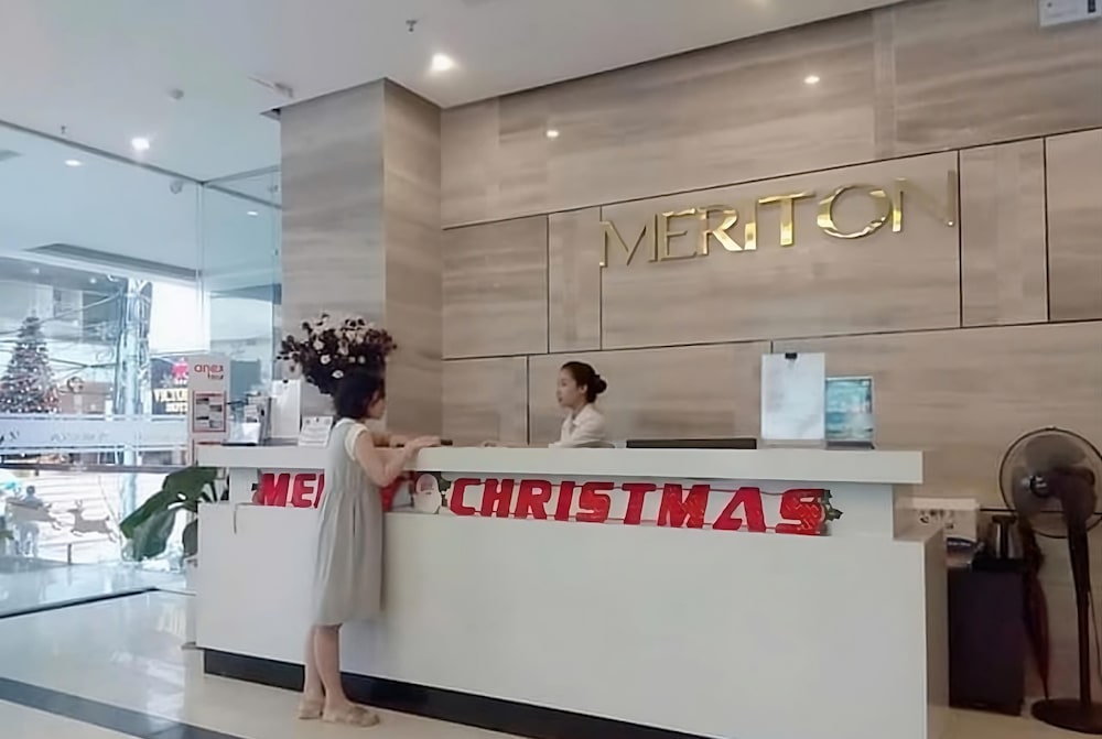 Meriton Hotel 4/100