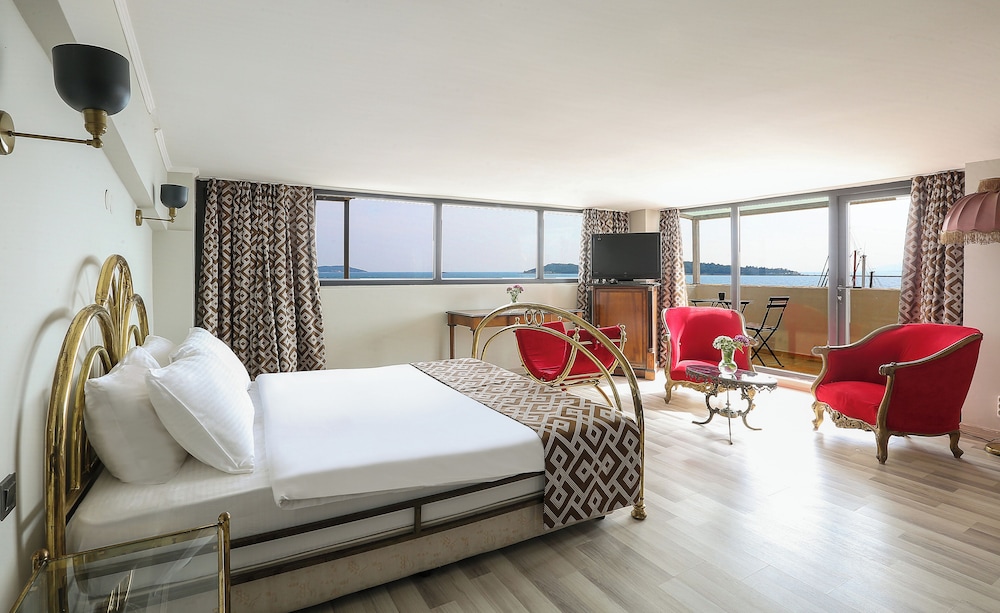 Urla Pera Hotel 7/23