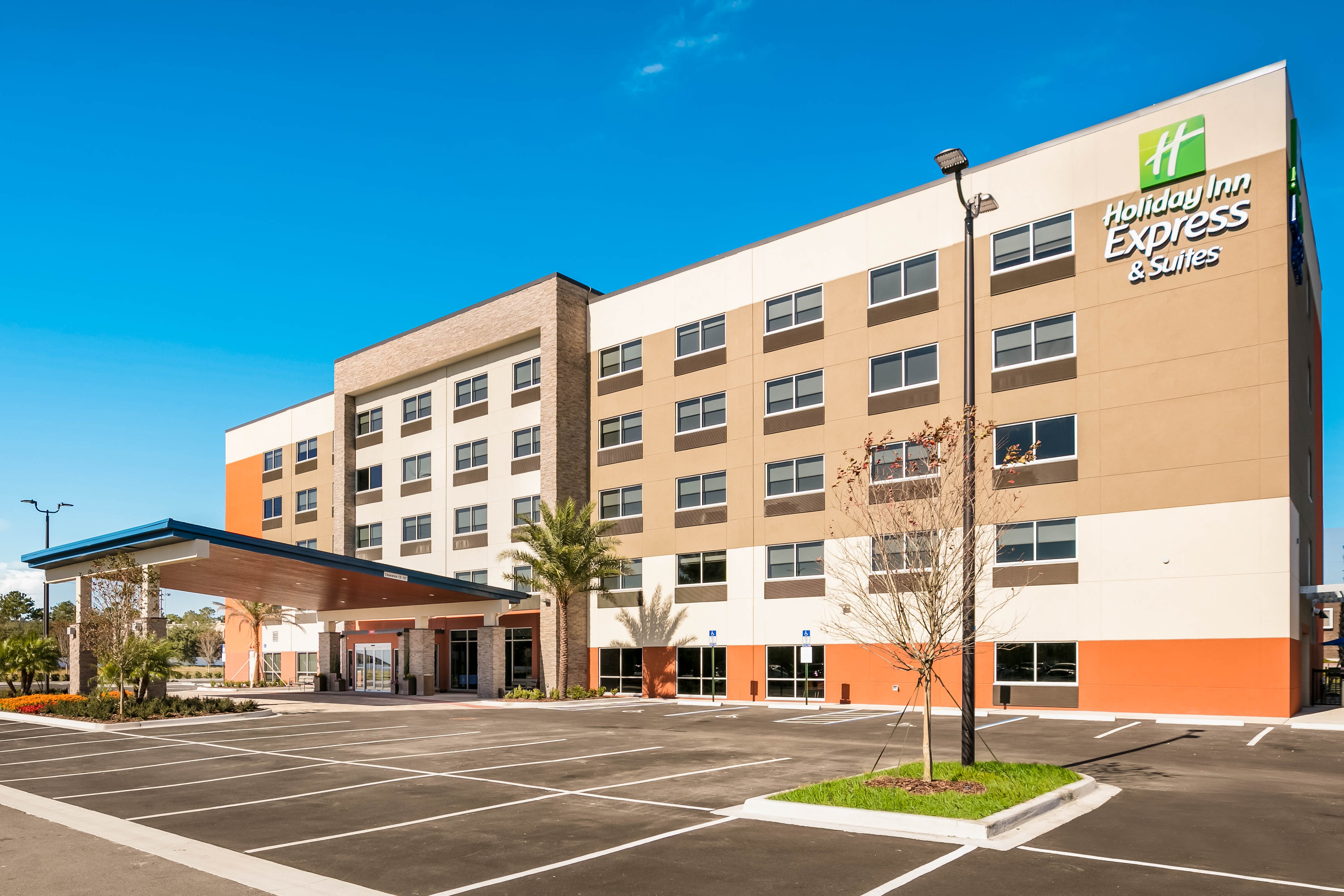 Holiday Inn Express Suites Jacksonville Town Center 43/46