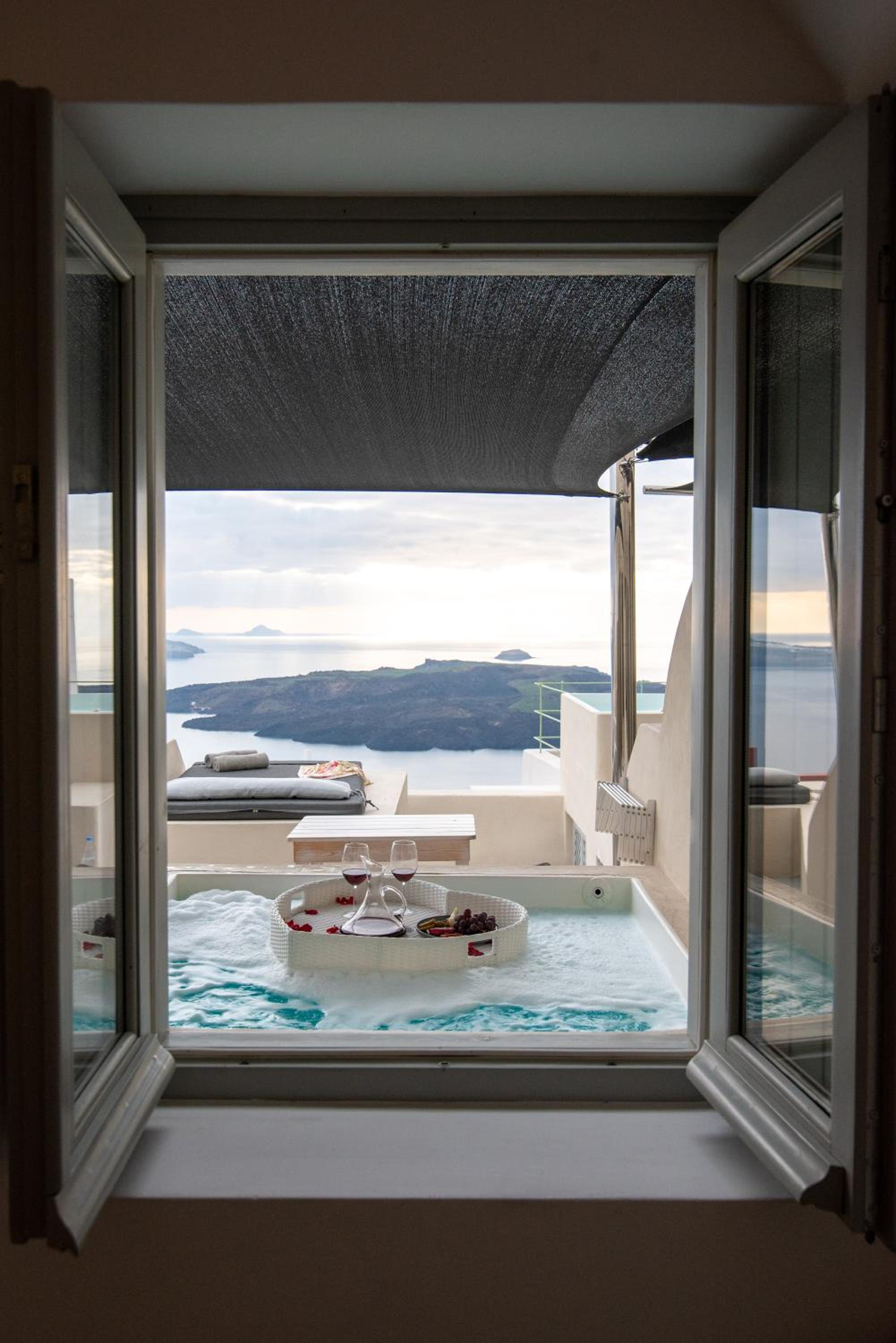 Caldera Cliff Illusion Suites 22/24