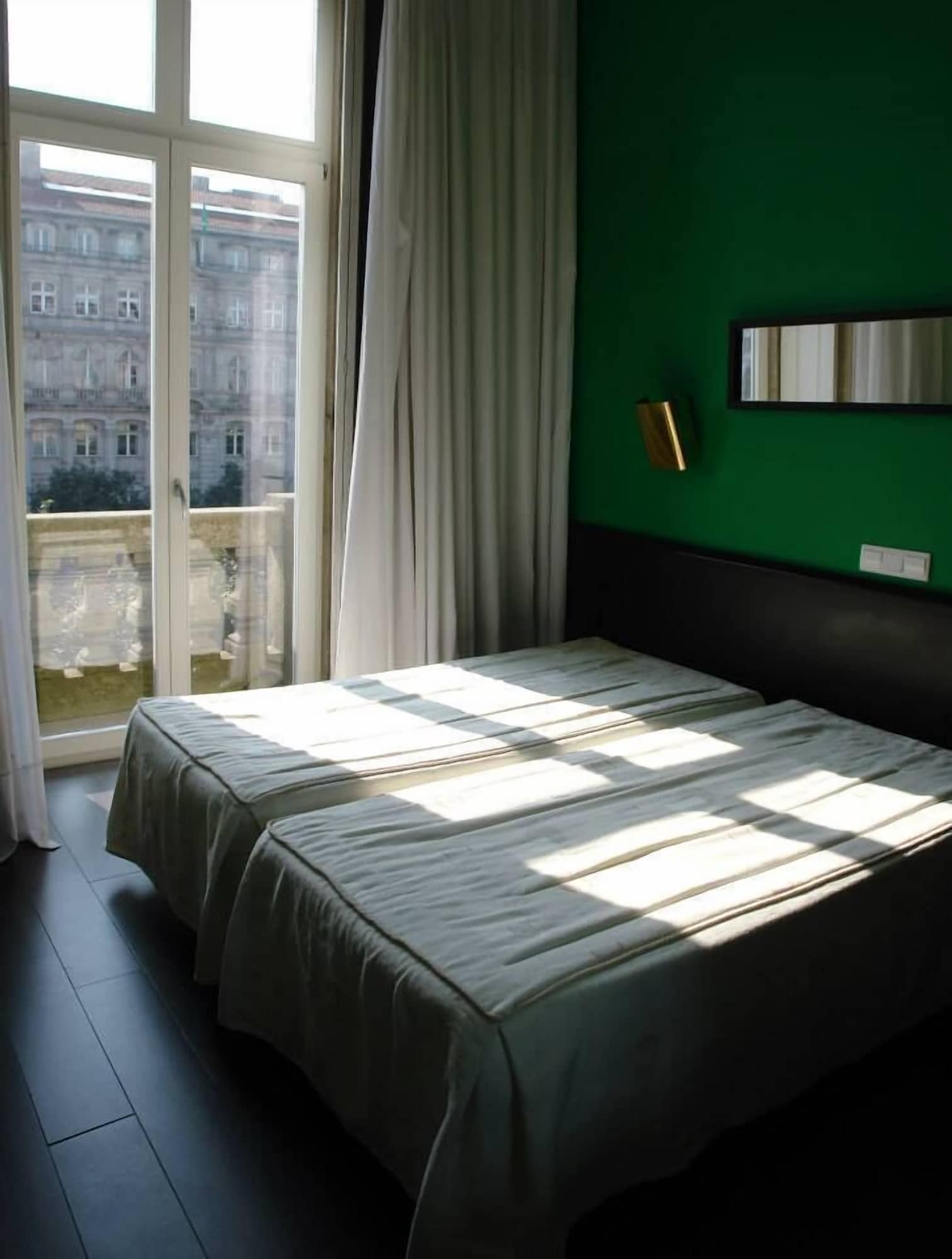 SUPERIOR, DOUBLE OR TWIN BED