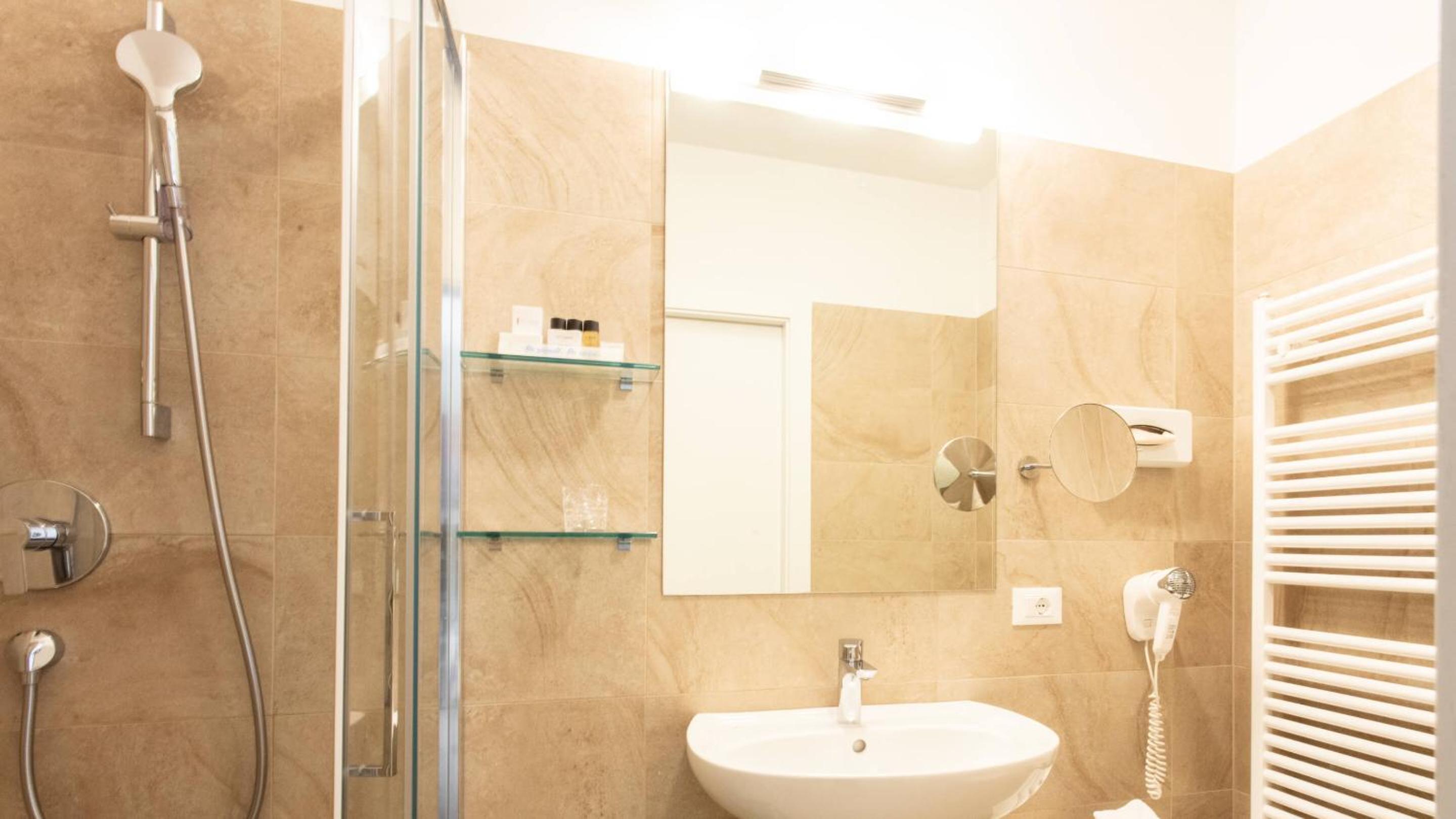 غرفة كلاسيكية بسرير مزدوج، City Hotel Merano 5/8