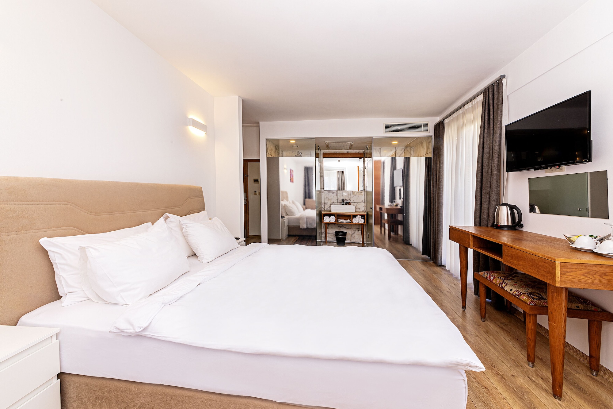 ROOM, TRIPLE