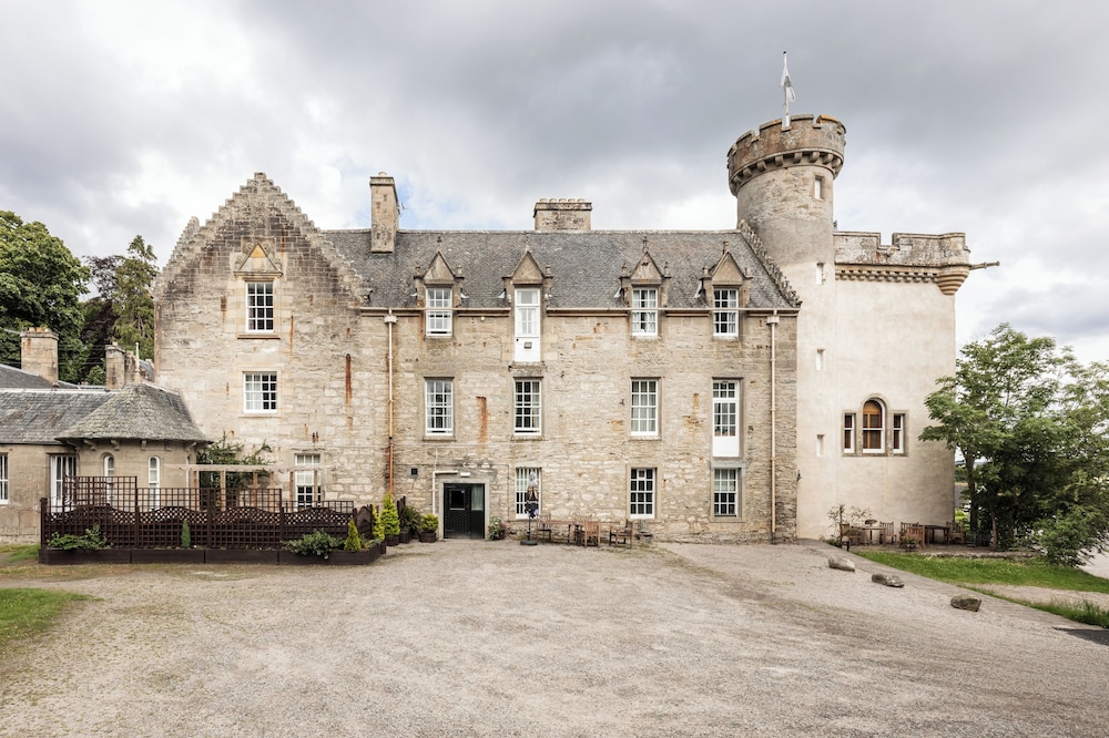 Tulloch Castle Hotel 5/67