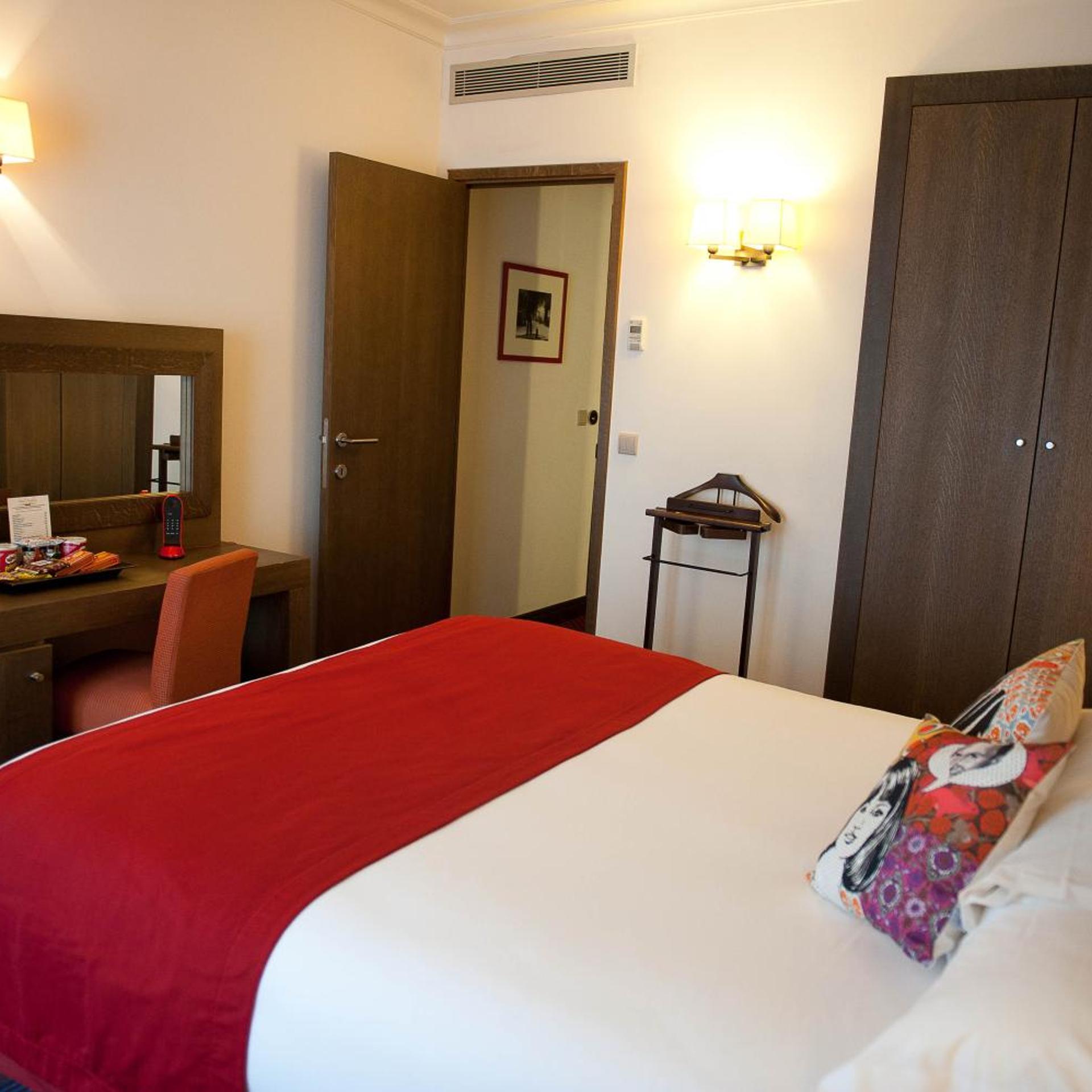 غرفة ديلوكس بسرير مزدوج بشرفة، Westside Arc de Triomphe Hotel Ex Hotel Waldorf Arc de Triomphe 2/4