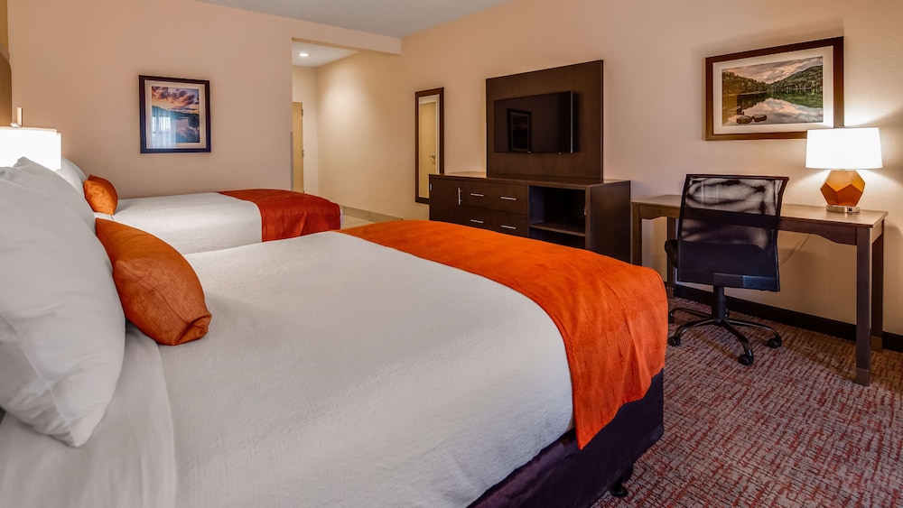 Best Western Plus Elizabethtown Inn & Suites 17/32