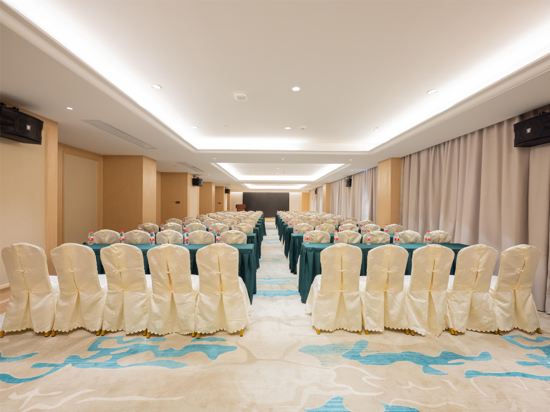 Vienna International Hotel (Wuhan Miaoshan Institute of Technology) 38/40