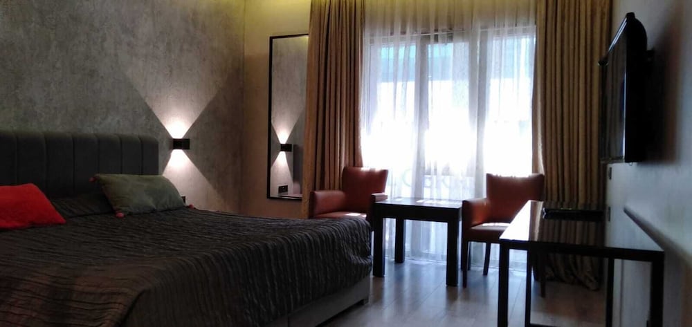 Orya Hotel 23/63