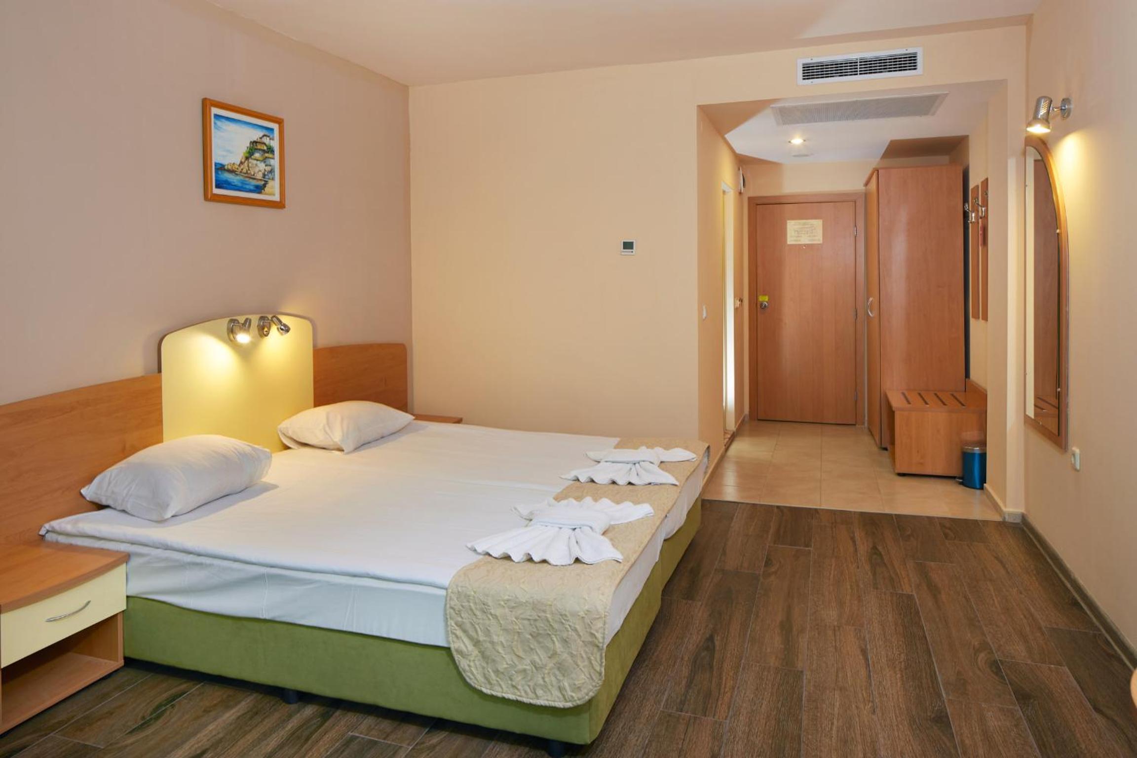 غرفة بسرير كينج بشرفة، Diamond Hotel 3/10