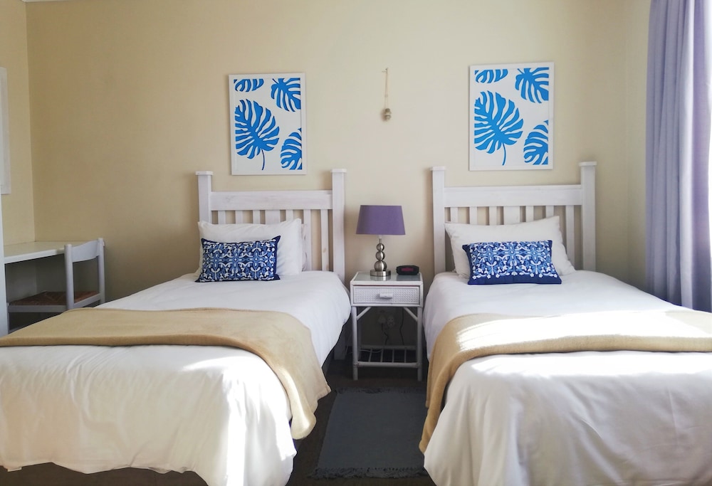 Blouberg Dolphin Inn 8/72